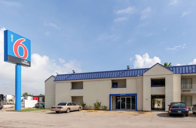 Motel 6-Houston, TX - East