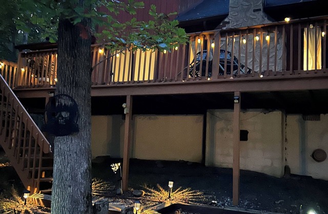 Mountain Cabin, Firepit + Fireplace, Free pool, gym, ski, water sports + more