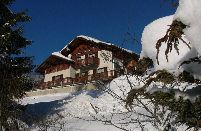 Mountain chalet 1100m alt, heated indoor pool 29.5°C all year round