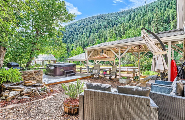 ✨Mountain Escape ~With Hot Tub Near Mt Blue Sky✨
