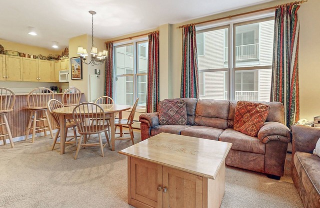 Mountain Home w/Balcony, Pool Views, Shared Pool, Hot Tub, Free WiFi, Fireplace
