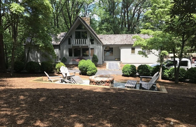 Mountain House in Charlottesville, VA Just minutes away from downtown and UVA