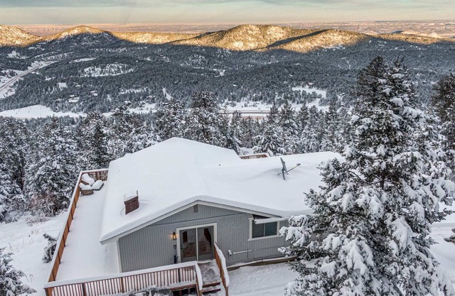 Mountain Top Getaway W/ Hot Tub