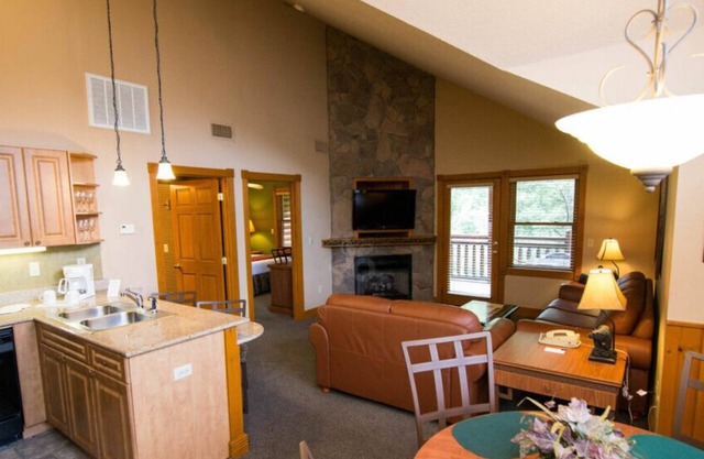 Mountain Top Resort w/Waterpark/WiFi/Fireplace/Kitchen over looking Gatlinburg