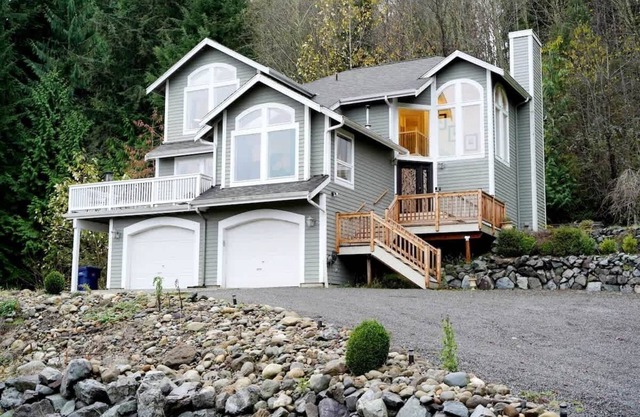 Mountain View Estate Forest Hot Tub Full Arcade