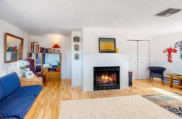 Mountain view home with pool, covered patio, & fireplace - secluded location