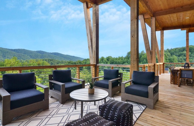 Mountain View Manor ~ Mountain Modern 5BR ~ Near downtown Blue Ridge!