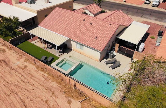 Mountain View Retreat 4 Bdrm 3 Bath 2 Master Suites New Heated Pool & Spa