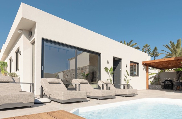 Mousses Villa, with Pool & Spa Whirlpool by the Beach