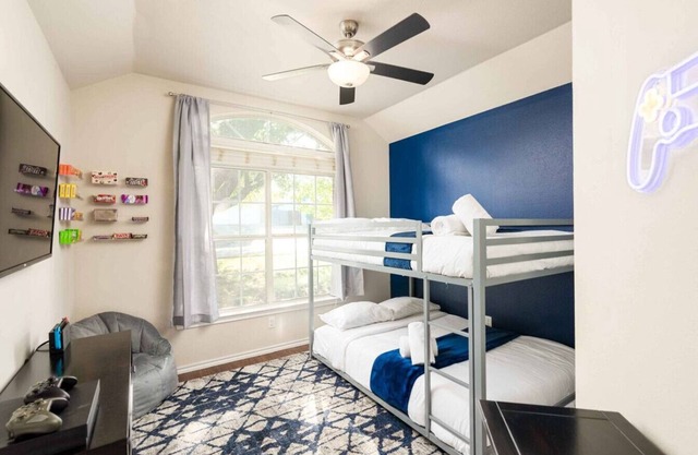 Movie Room/Nintendo Switch; Low Cleaning Fee!
