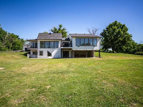 MT House Luxury Private Estate Experience 5 Acres 20 Min KCI Downtown KC