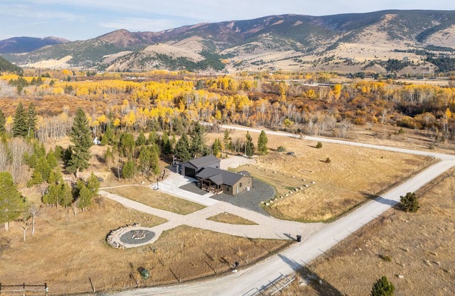 Mtn Views, AC, Fire Pit, Hunters Welcome!