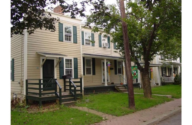Mulligan House - Historic Home Clinton Pets & Kids