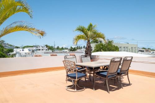 Multi-unit beachside complex for up to 15 guests