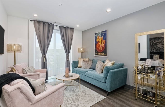 Muse | Classy downtown condo with AC, rooftop lounge & fitness room