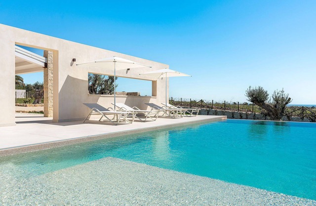 My Rental Homes - Villa Bruna with salt water infinity pool and panoramic view