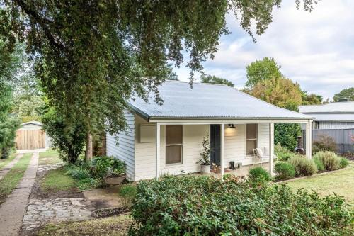 Myrtle Creek Cottage