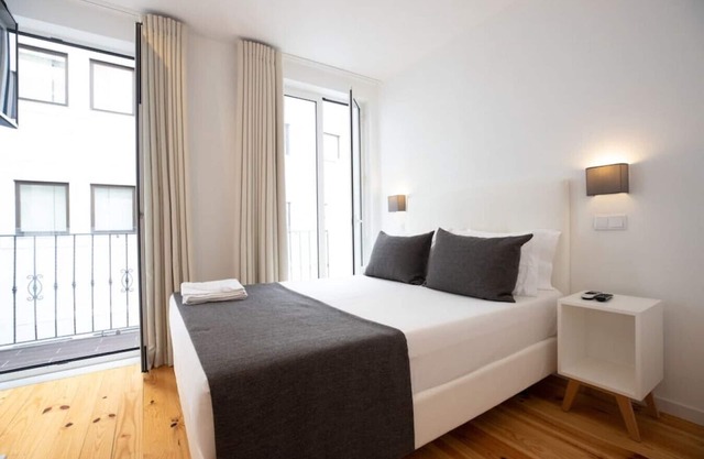 MyStay - Porto Batalha double room with balcony in the historical center