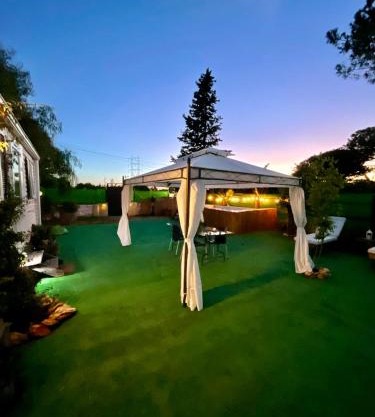 Nómada, Chalet con piscina en Alcalá de Guadaíra