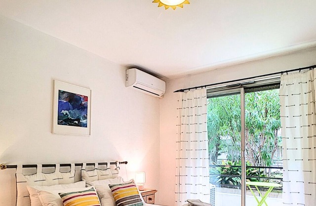 N&J - MARIN DEBUSSY - Hyper center