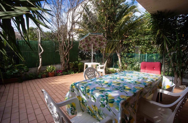 N222 - Numana, delightful two-room apartment with porch