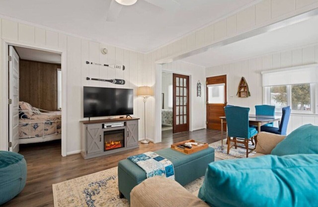 Namaste on Huron! Walk to beach, couples getaway!