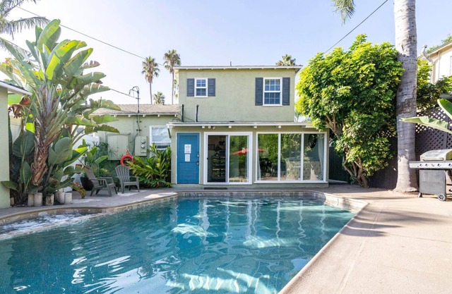 Naples Island Pool House