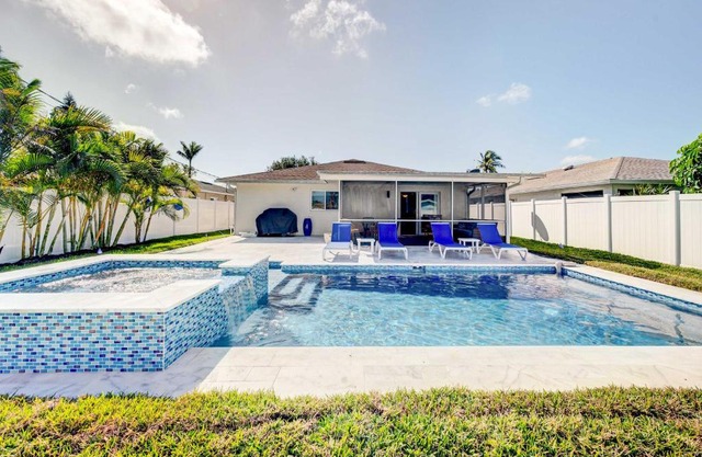 Naples Vacation Home Private Pool and Hot Tub!