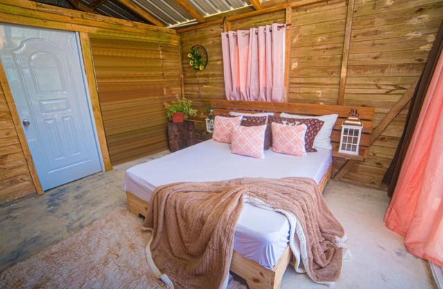 Natural Retreat with Jacuzzi and Stunning Views in Vista al Valle