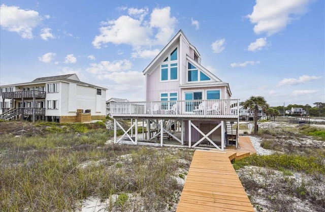 NATURAL SPLENDOR COMPLEMENTS contemporary style in this 2BR/2BA beach beauty.