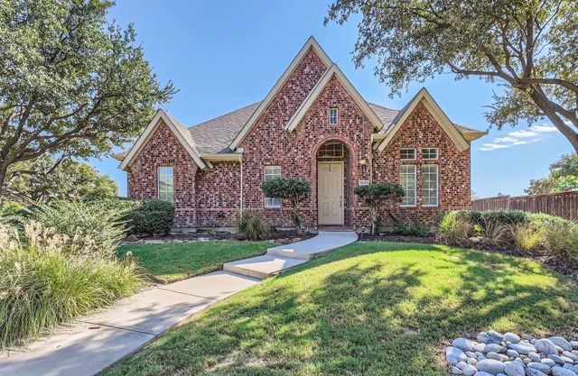 NAV3933 Charming 3-bedroom house with pool Frisco