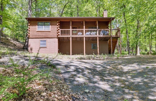 Near Bushkill Falls Pocono Mountains Cabin!
