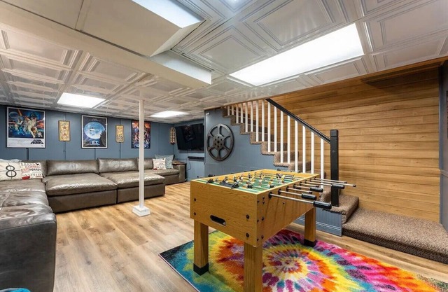Near Downtown! GAME ROOM! Sleeps 12! Stylish!