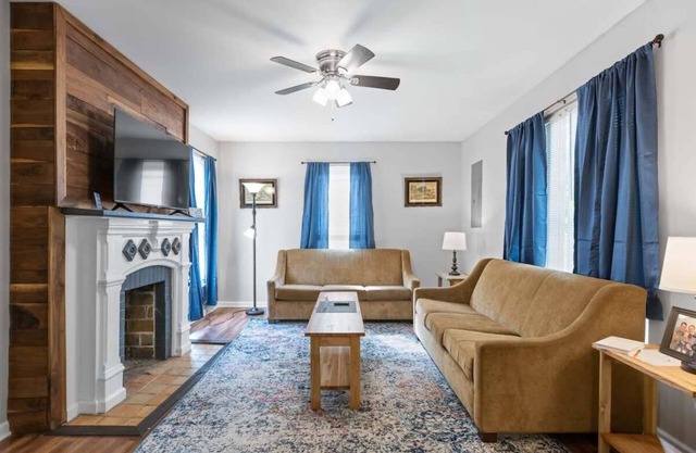 Near Downtown, Park & Zoo! Trendy Ridgeland Tudor