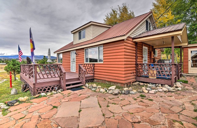 Near Lake & Nat'l Park: Cozy Home w/Deck!