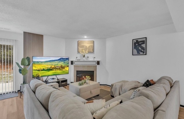 Near Lake Tapawingo Newly furnished 3 Bedroom 2.5 bath Pet Friendly Townhome
