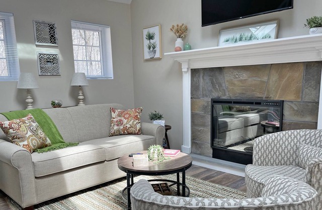 Near Lake Wallenpaupack, Hot Tub & Fire Pit