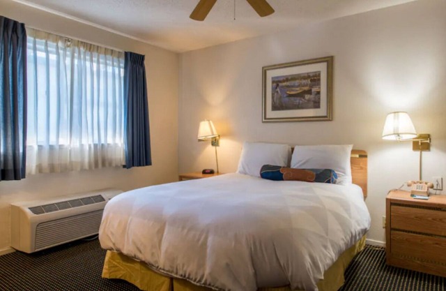 Near Oakland Arena! 2 Units with Pool and Jacuzzi, Free Breakfast