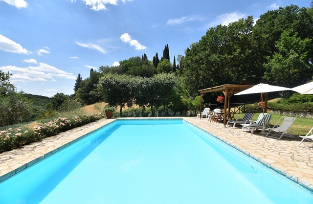 Near Siena (6 km), in Chianti, swimming pool and terrace, Wi-fi, A/C