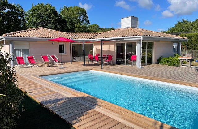 Near Soulac/mer architect-designed villa with pool and jacuzzi close to the ocean