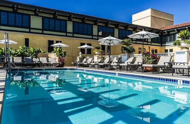 Near the Municipal Rose Garden in San Jose! Valet Parking, Swimming Pool!