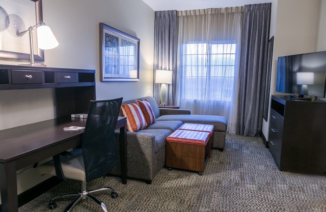Near U of Texas! Free Daily Breakfast Included & Pool Access!