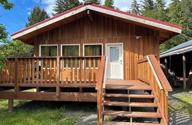 Nestled At the Top of two famous Totem pole ParksnEnjoyable, comfortable house