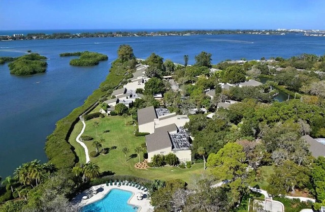 Nestled in Canopy Trees Galore!