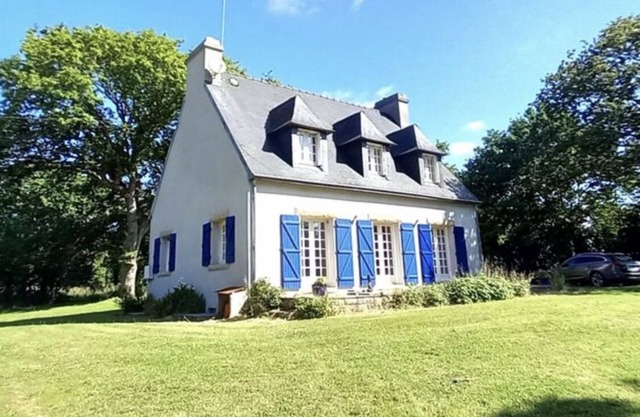 Nestled in the countryside, next to a beautiful sandy beach and hiking trails !