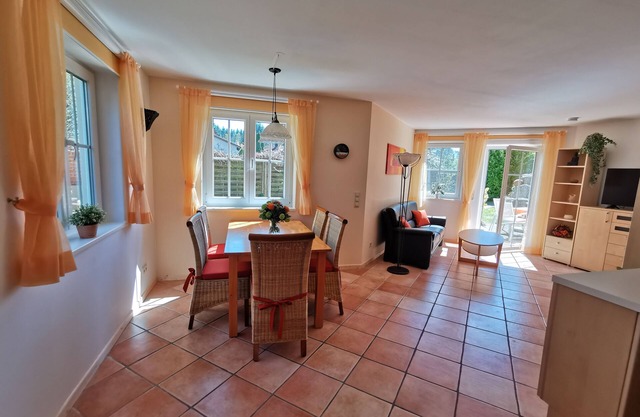 Neuwertige Ferienwohnung mit Terasse in Daisendorf bei Meersburg