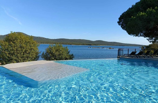 New 2-4 pers apartment with loggia -Heated pool- seaside- near Bonifacio