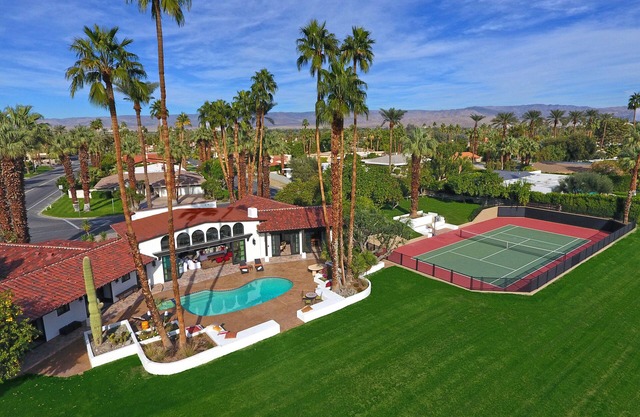 New 2 Acre Private Estate - Tennis Court, Pool/Spa, Orchards, Amazing Mtn Views