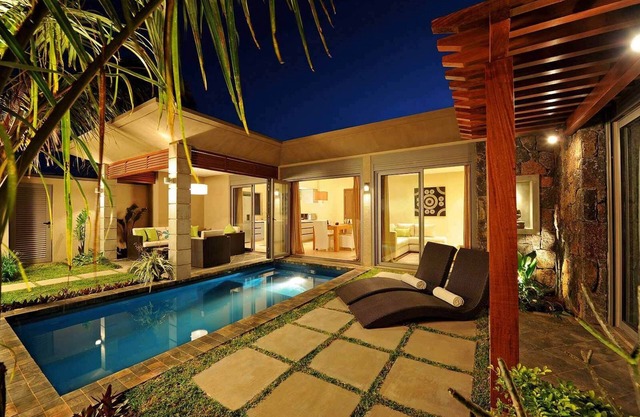 New 3 bedroom villa 150m2 + hotel services + breakfast + swimming pool + private beach