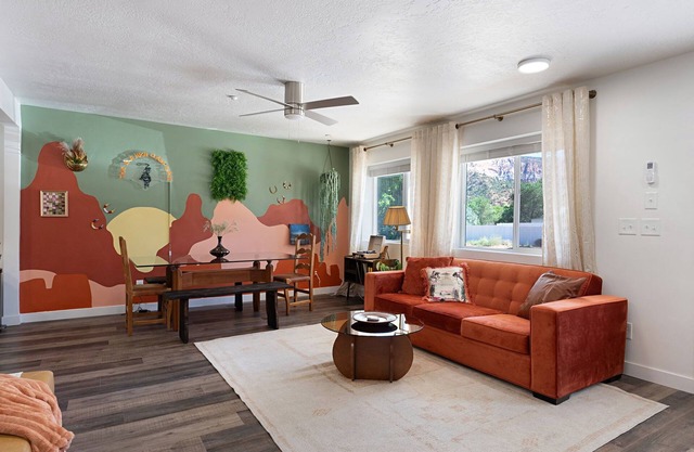 New 3BR/2BA: Private Hot Tub + Shared Pool, Sauna & Outdoor PingPong 1Hr to Zion